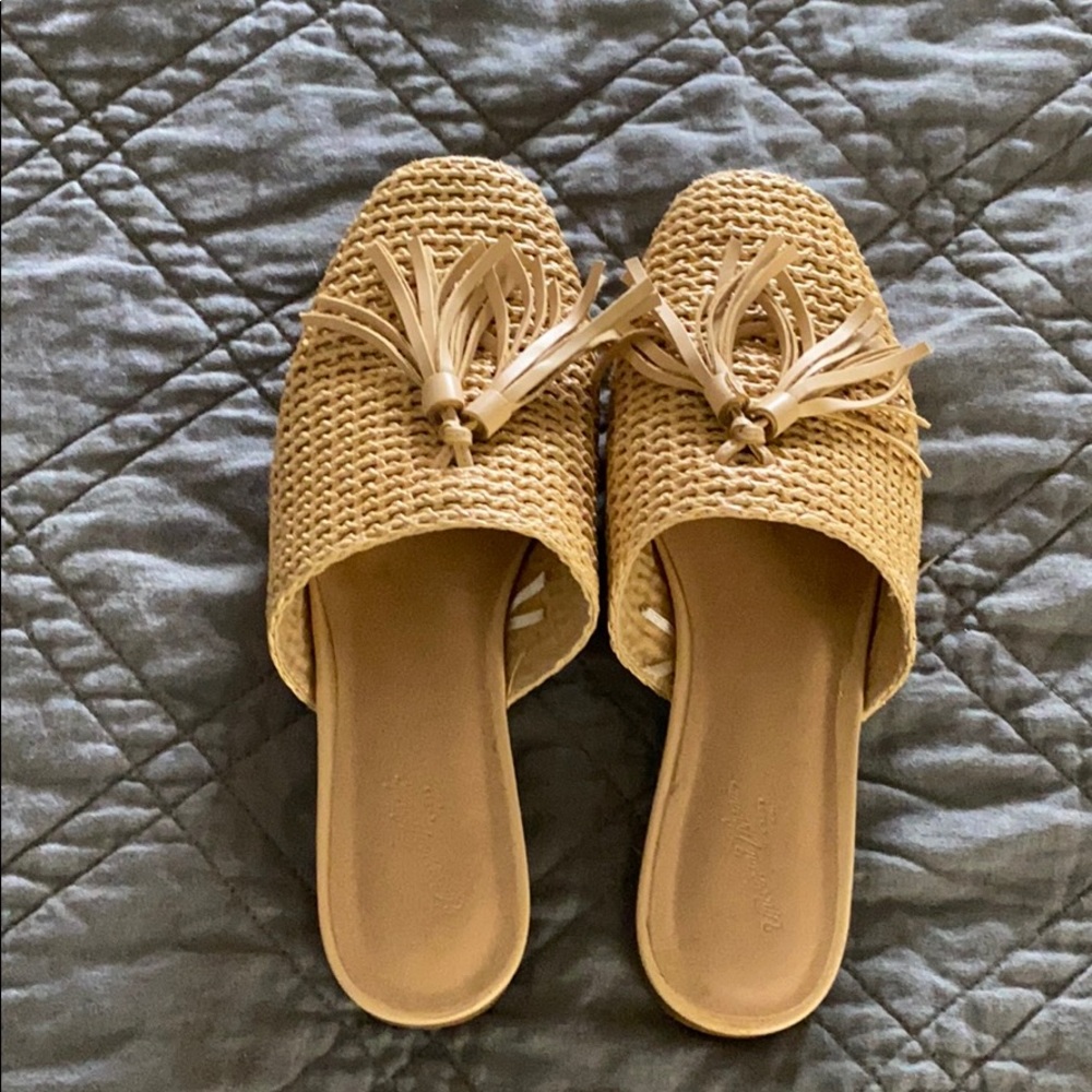 Woven slip ones with tassel